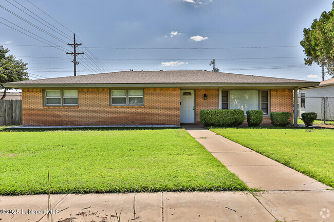 Building Photo - 2601 33rd St Rental