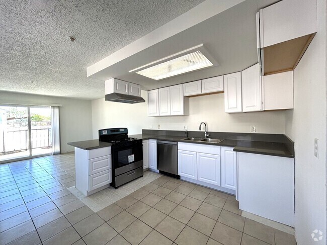 Building Photo - AVAILABLE NOW!! 2 Bedroom 2 Bath Apartment... Unit C