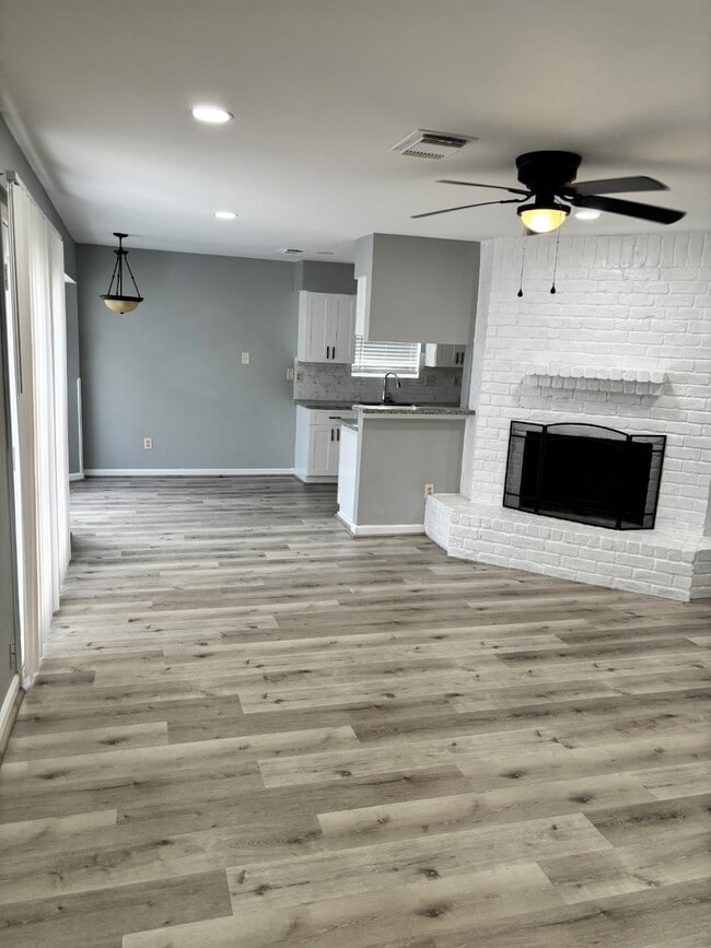 Photo - 815 Pebbleshire Dr