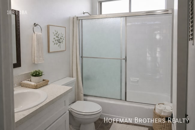 Photo - 1220 N Van Ness Ave Unit 7