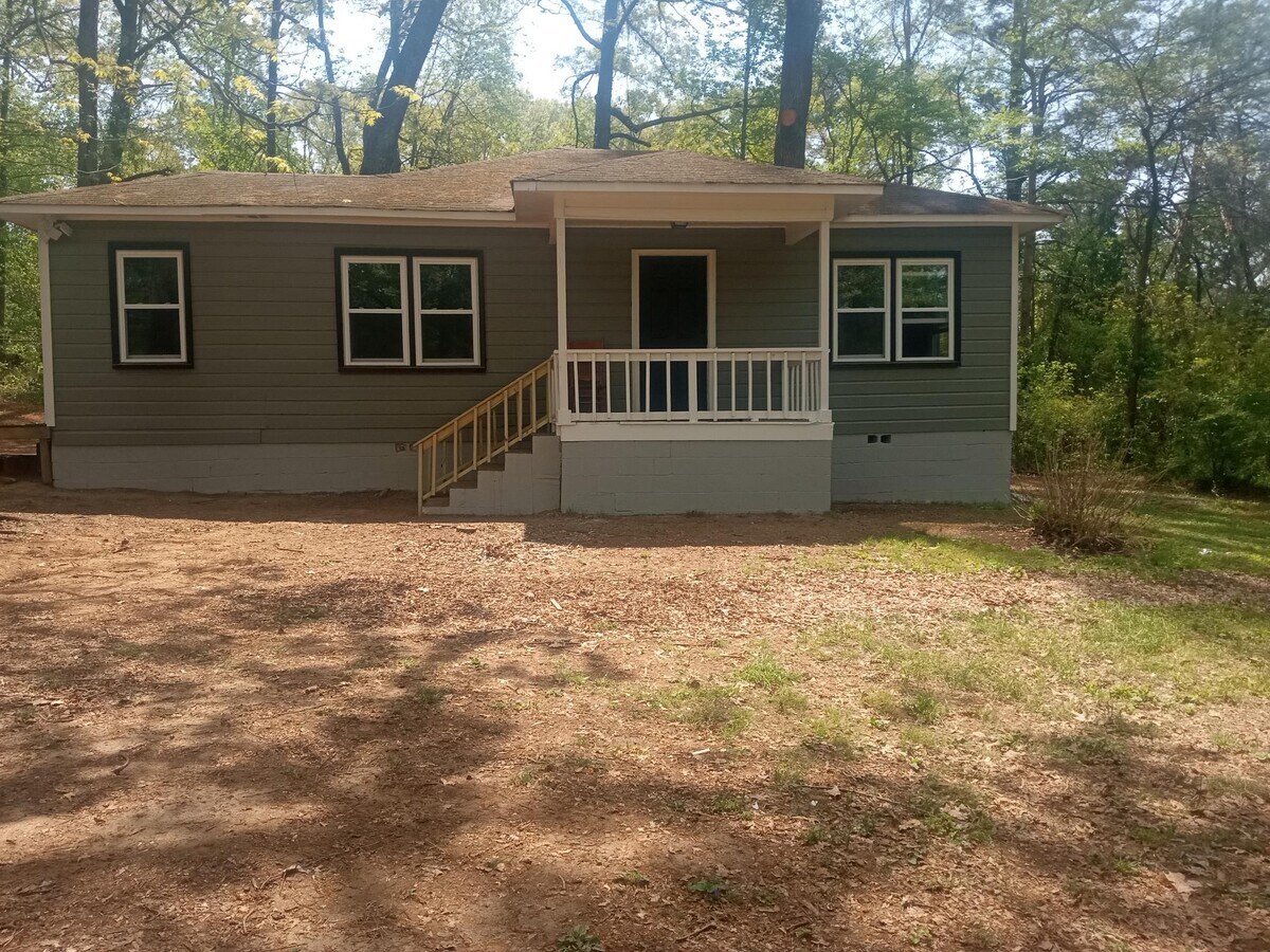 Charming and cozy 2 bed/1bath home in a quite setting. - 290 Sub Station Rd