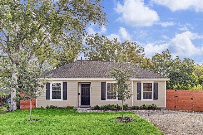 Photo - 2518 Staples St