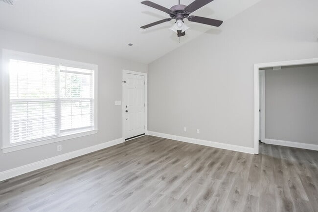 Photo - 503 Riverglen Dr NW