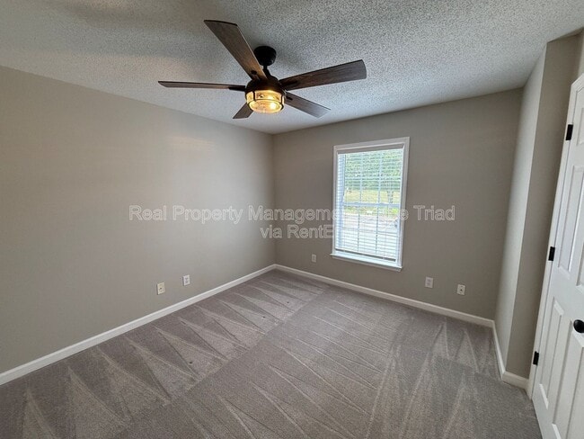 Photo - 521 Mill Pond Dr