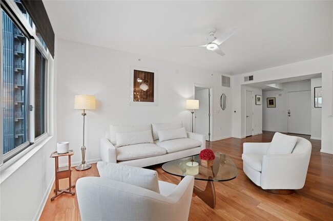 Photo - 54 Rainey St Unit 1018