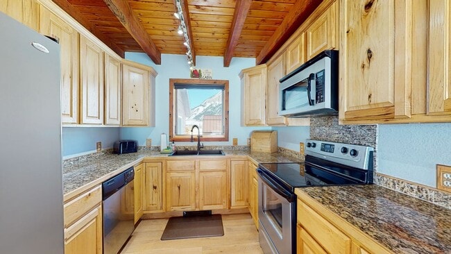 22 Riverbend Dr