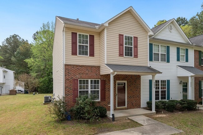 Building Photo - Available Early June! Renovated 3 bedroom 2.5 bath End Unit in NE Raleigh