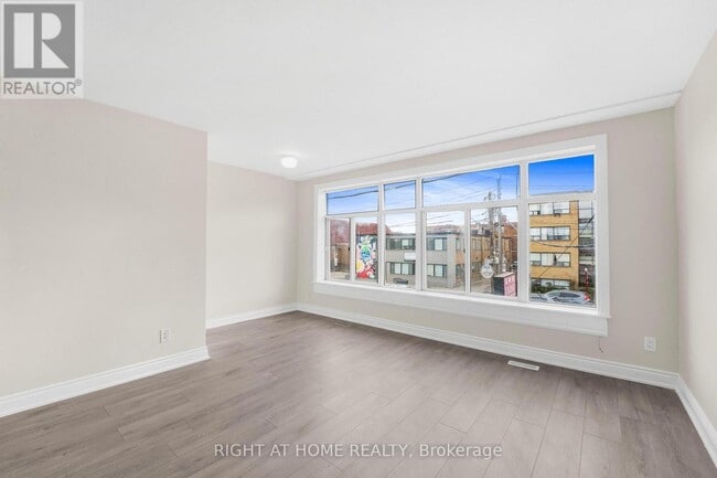 Photo - 1698a Eglinton Ave W