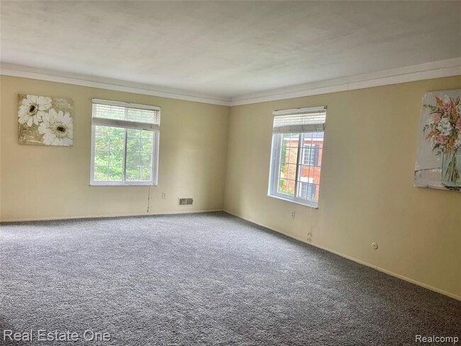 Photo - 688 E Fox Hills Dr