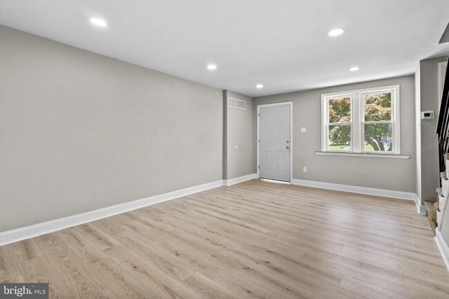 Photo - 1072 Tremont Dr