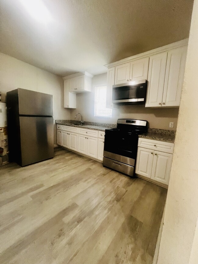 Building Photo - 809 Whitehead Ave