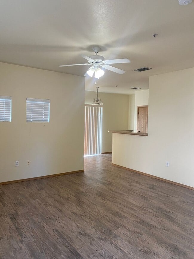 1000 Diamond Dr Unit 1403