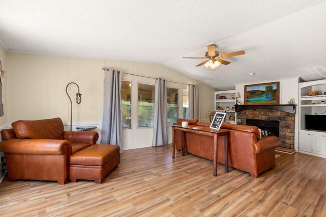 Building Photo - 705 Firefly Dr Unit ID1365728P