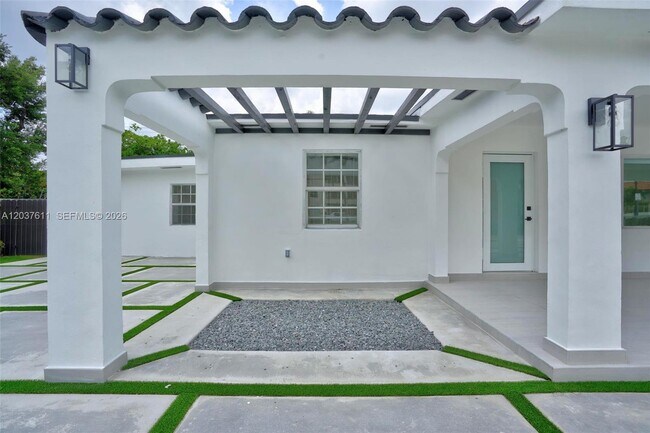 Photo - 1920 SW 67th Ave