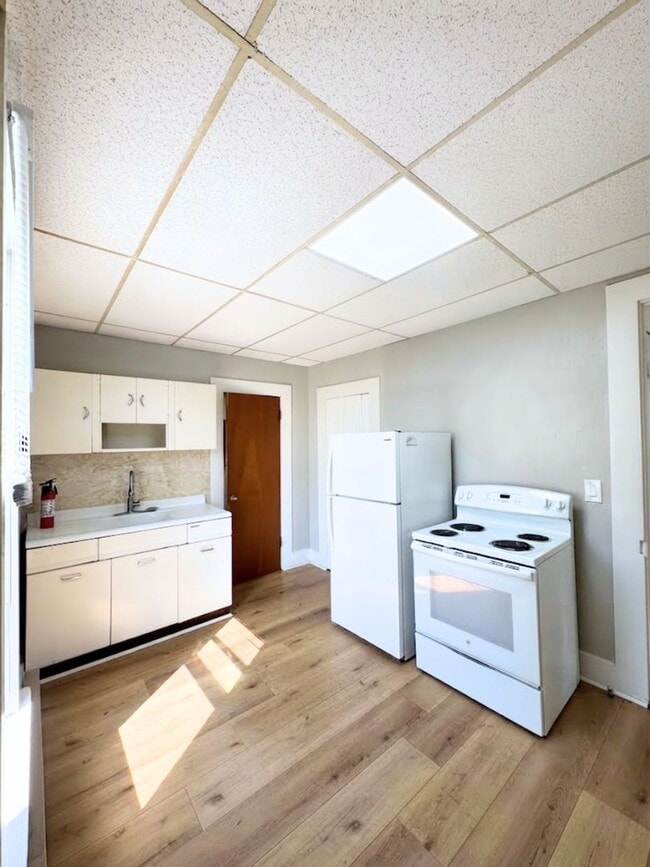 301 E Main St Unit 301 1/2 E. Main St.