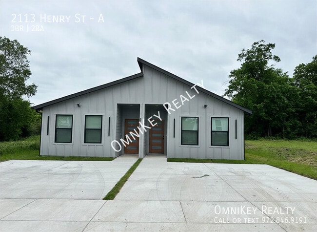 Building Photo - 2113 Henry St Unit A