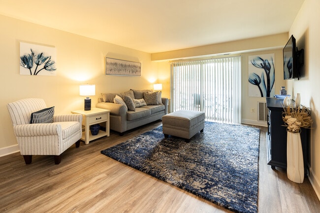 Photo - Woodridge Apartments