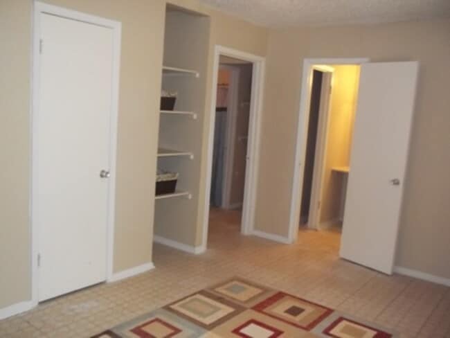 Brookview Duplex 6822