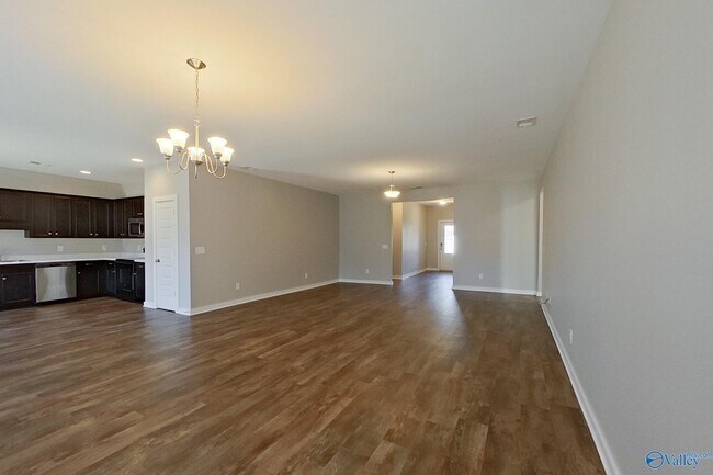 Photo - 204 White Oak Cir