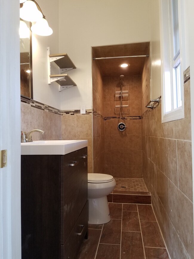 11 Langdon St Unit 1
