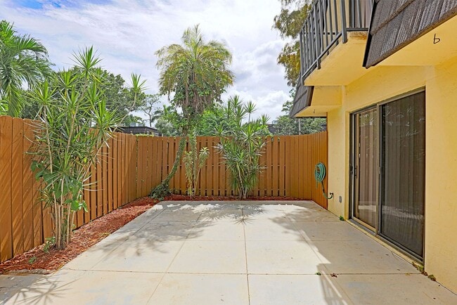 Photo - Parkwoods 12351-2 Unidad 12351 Woodrose Court, 2