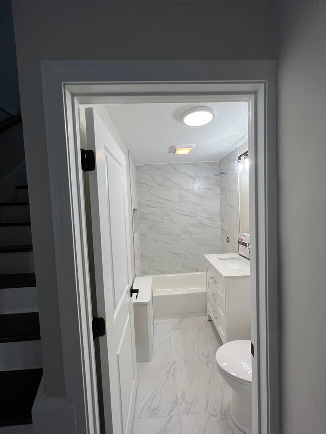 Photo - 296 Oak St