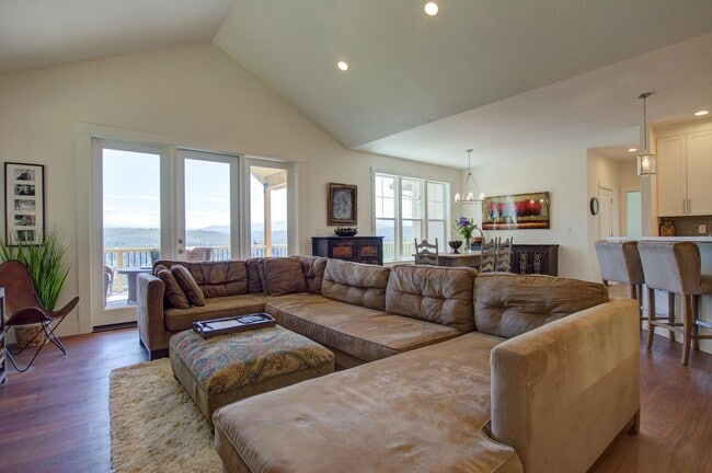 Photo - 14070 SE Baumback Ave