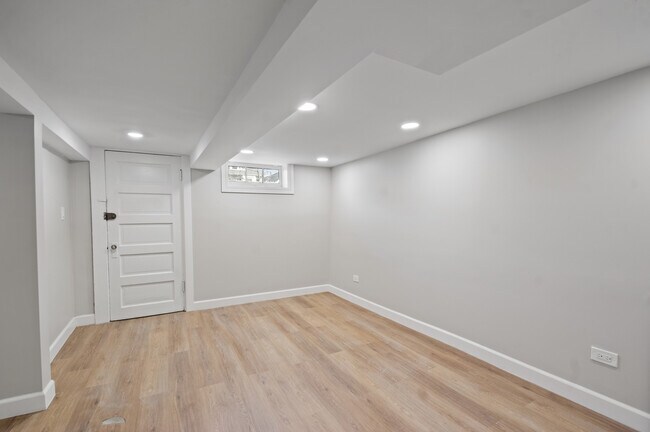 Photo - 3751 N Clifton Ave