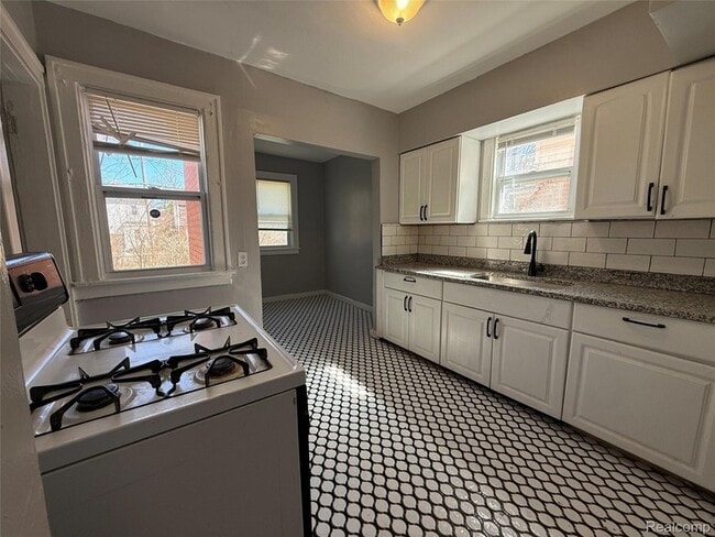 Photo - 16206 Snowden St