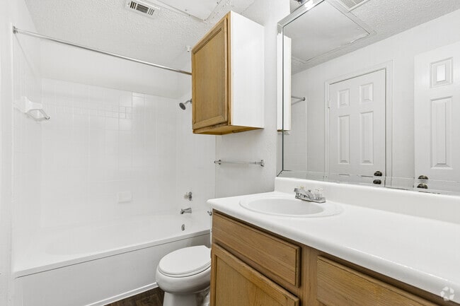 2BR, 2BA - 1,177SF - Bathroom