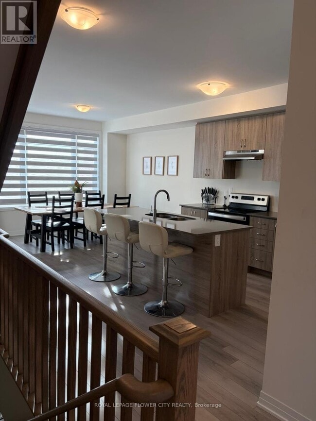 Photo - 585 Colborne St
