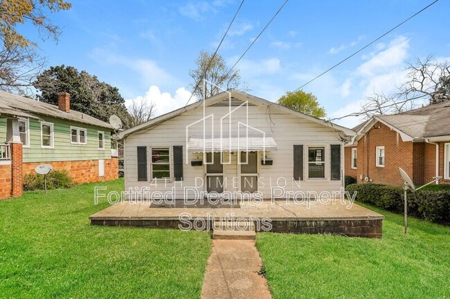 Building Photo - 225 N Jackson Ave Unit A