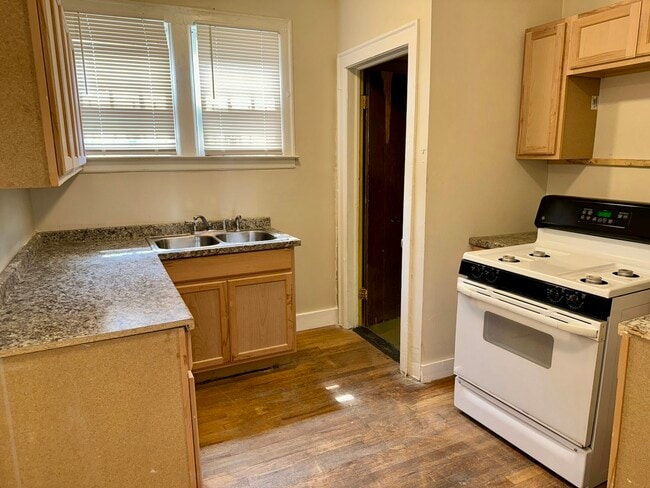 Photo - 2681 Pasadena St Unit 1 lower