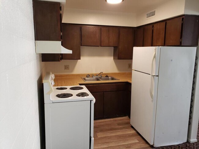 Photo - 605 S Royal Crest Cir Unit 9