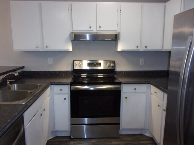 Photo - 1711 Eagles Pl