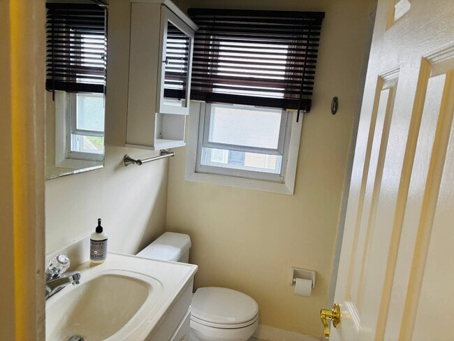 Photo - 220 Mountainview Ave