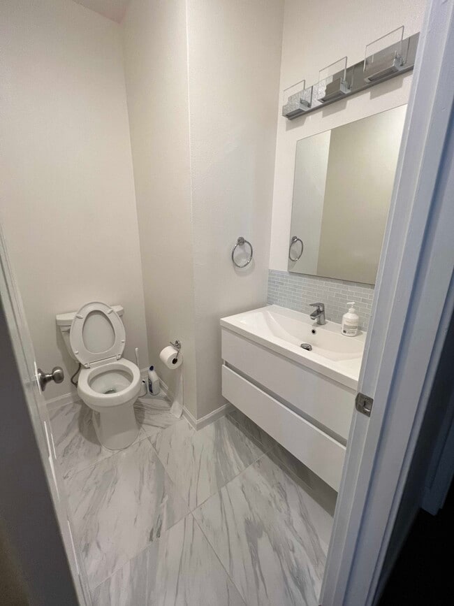 Photo - 175 Williams Ave