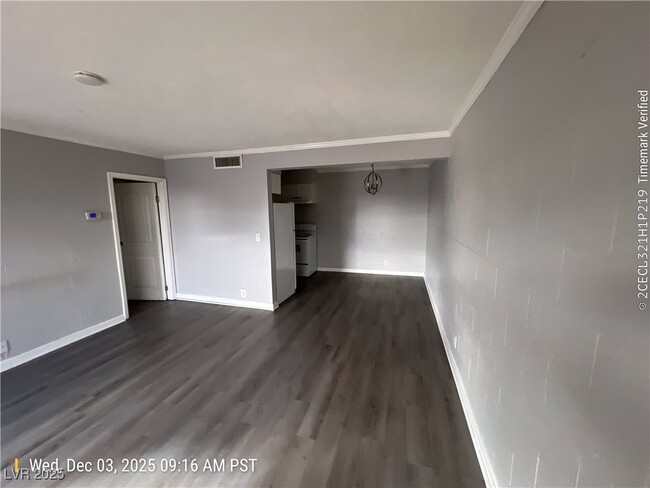 Photo - 555 S Royal Crest Cir Unidad 9