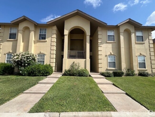 Building Photo - Villas de Cantera Unit 22 Rental