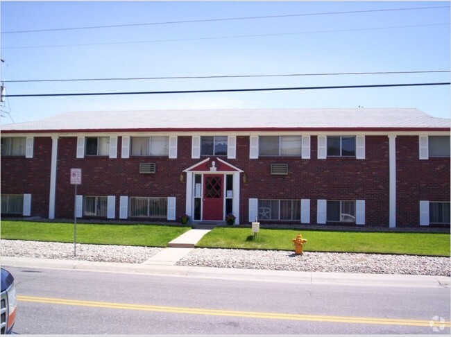 Primary Photo - 582 W Prentice Ave Rental