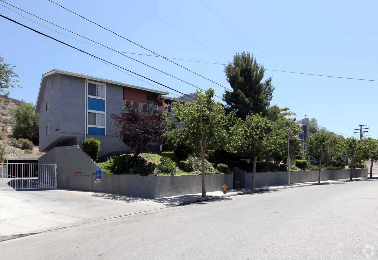 Sierra Cross Apartments - Sierra Cross Apartments