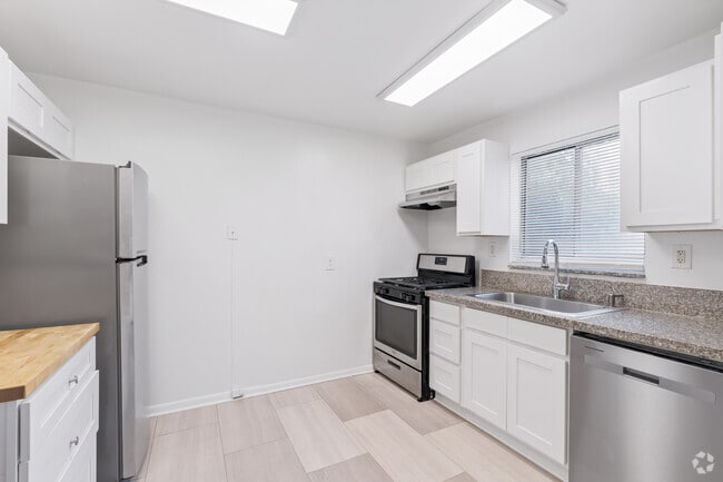 1BR, 1BA - 675SF - Kitchen - Kirkwood Flats
