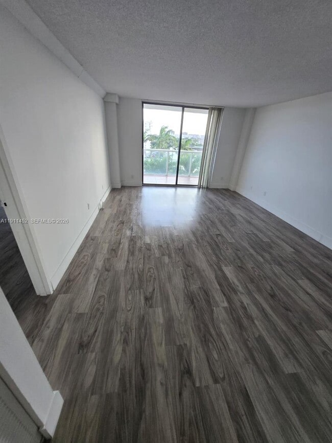 Building Photo - 13499 Biscayne Blvd Unit 604