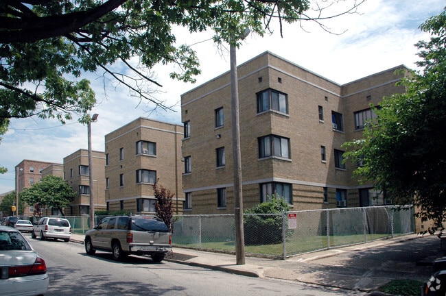 Exterior - Hedgerow Apartments