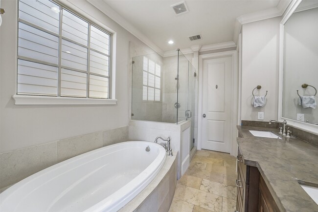 Building Photo - 1618 Rosewood St