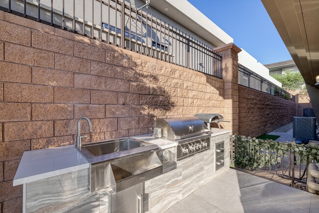 Photo - 663 Palisade Rim Dr