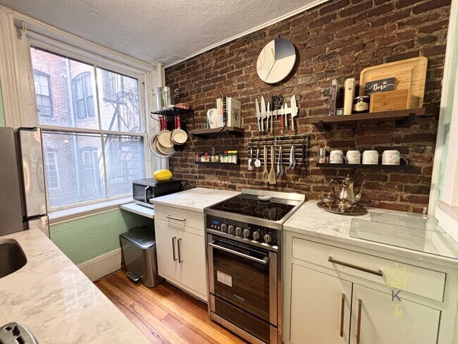 Building Photo - 21 Revere St Unit 1