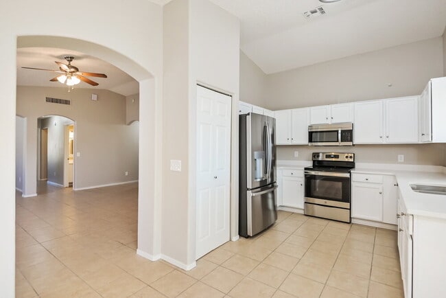 Photo - 1809 W Rue De La Montagne