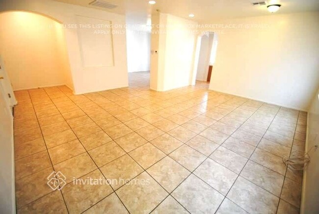 Photo - 1645 E Illini St