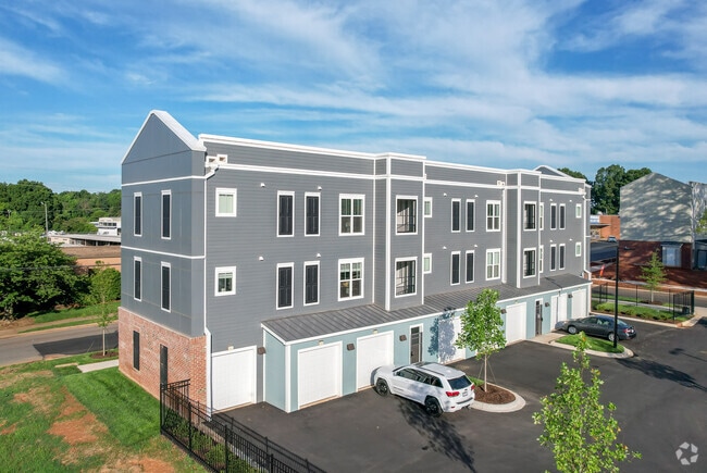 Building Photo - Pine25 North End Rental